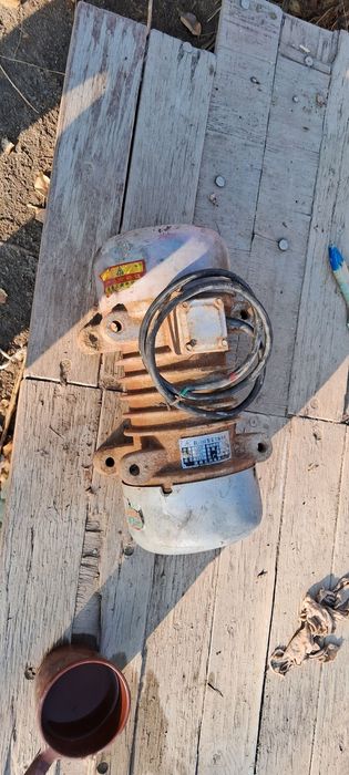 Електровибраторный мотор