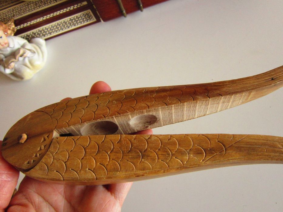 Cleste  pt spart alune si nuci Germania 1990