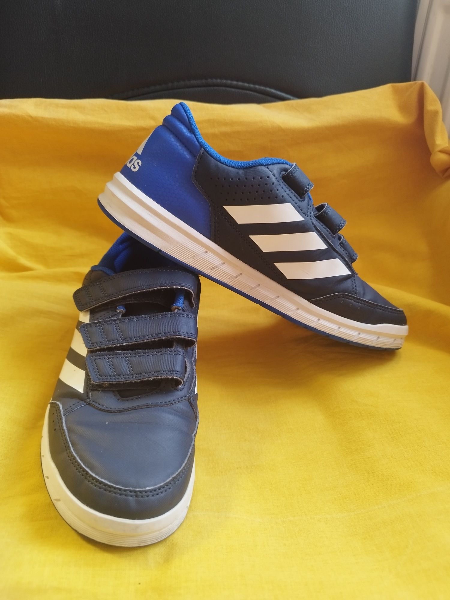 Adidas băieți mărimea 38