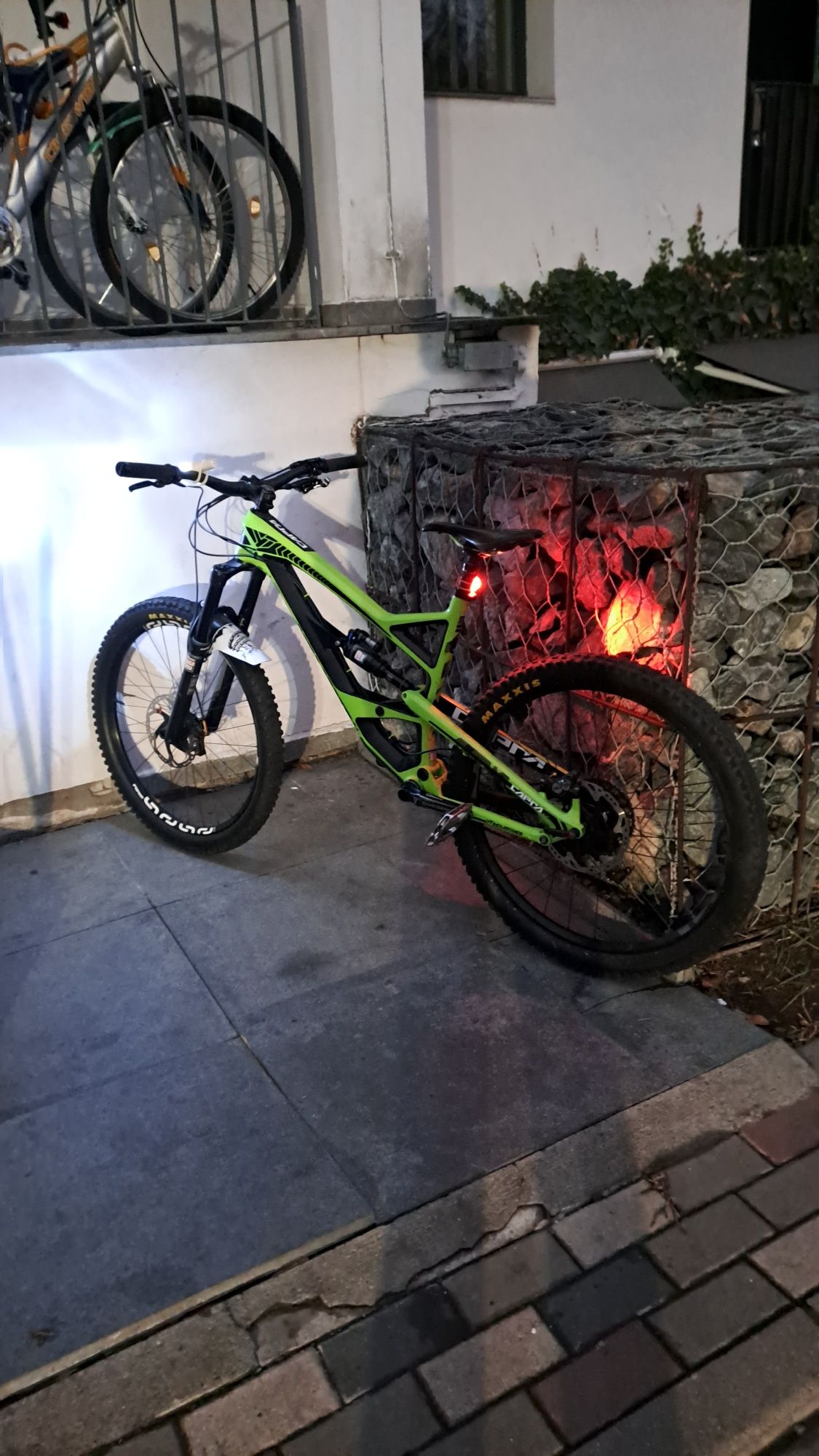 Bicicleta full suspension YT Capra CF