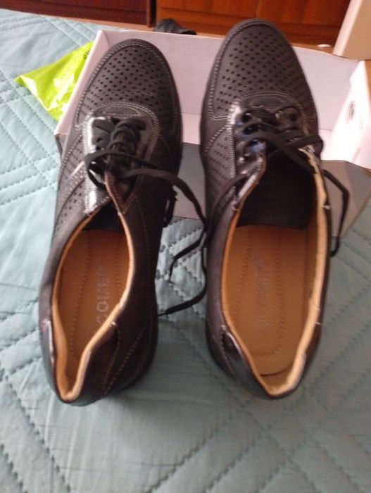 Дамски спортни обувки