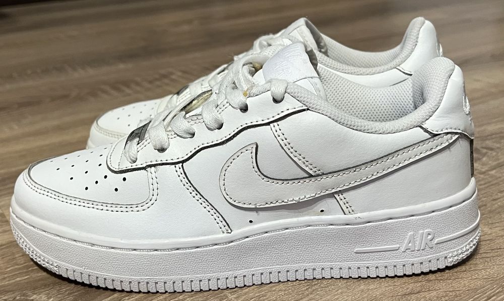 Nike Air Force 1…. Marime 36,5