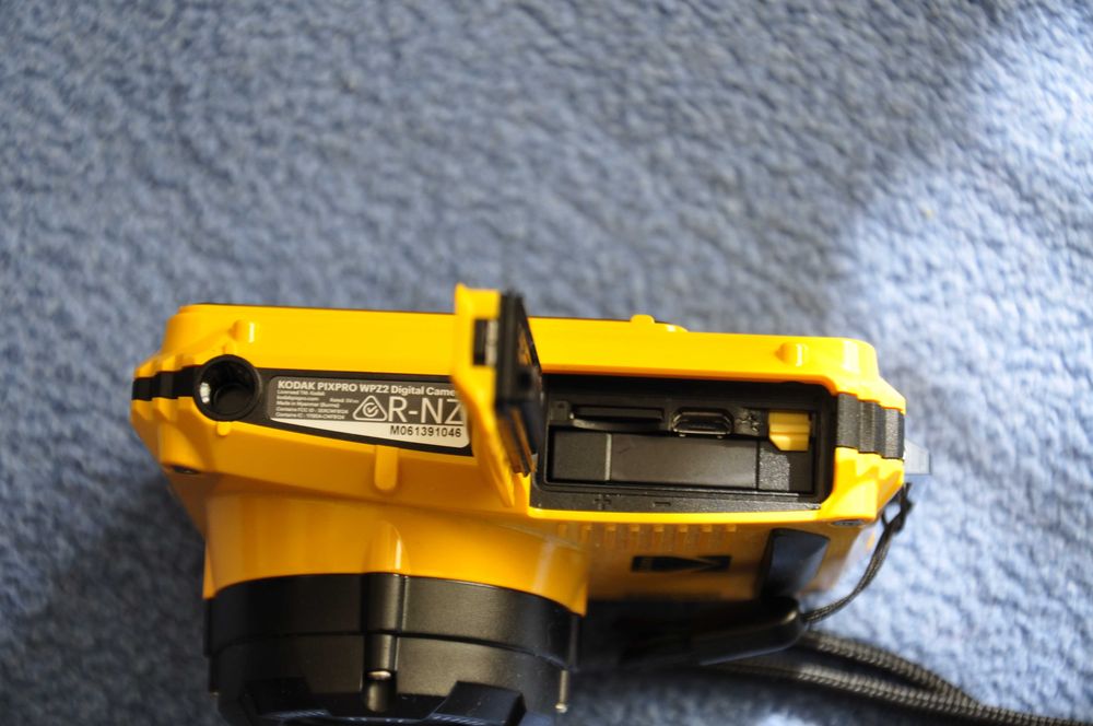 Продавам чисто нов фотоапарат KODAK за подводно снимане.