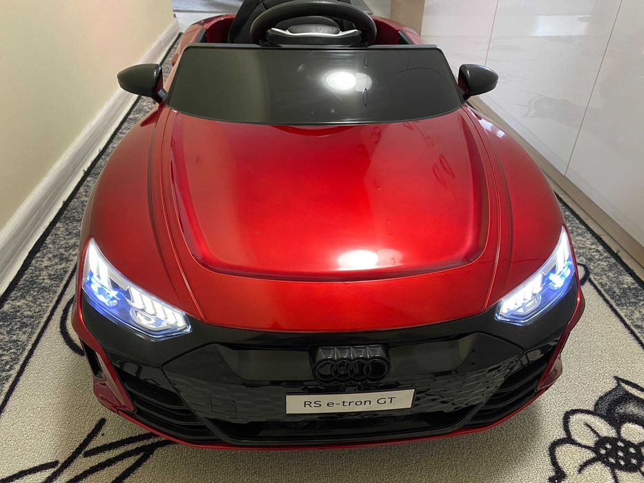 Детска кола AUDI RS ETRON GT 4x4 –БОРДО, с дистанционно и LED светл.