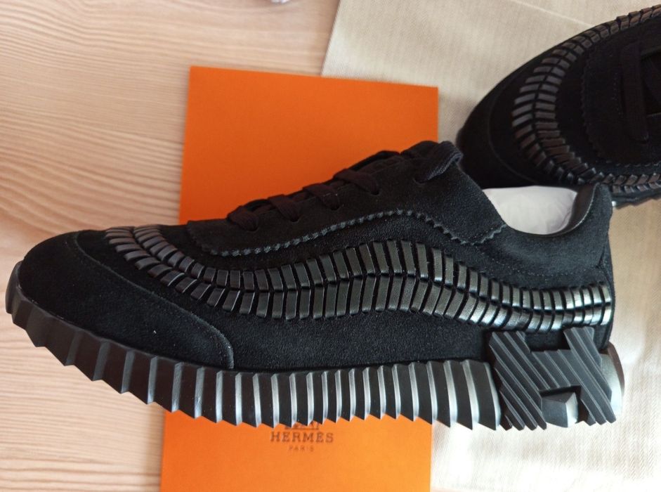 Adidași hermes bouncing