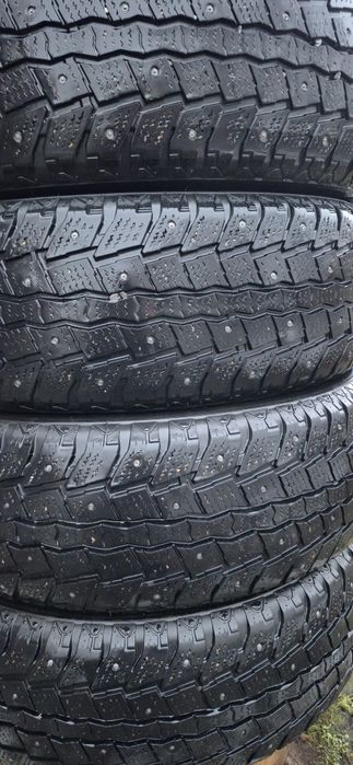 Шины зимние. 235/65/R18