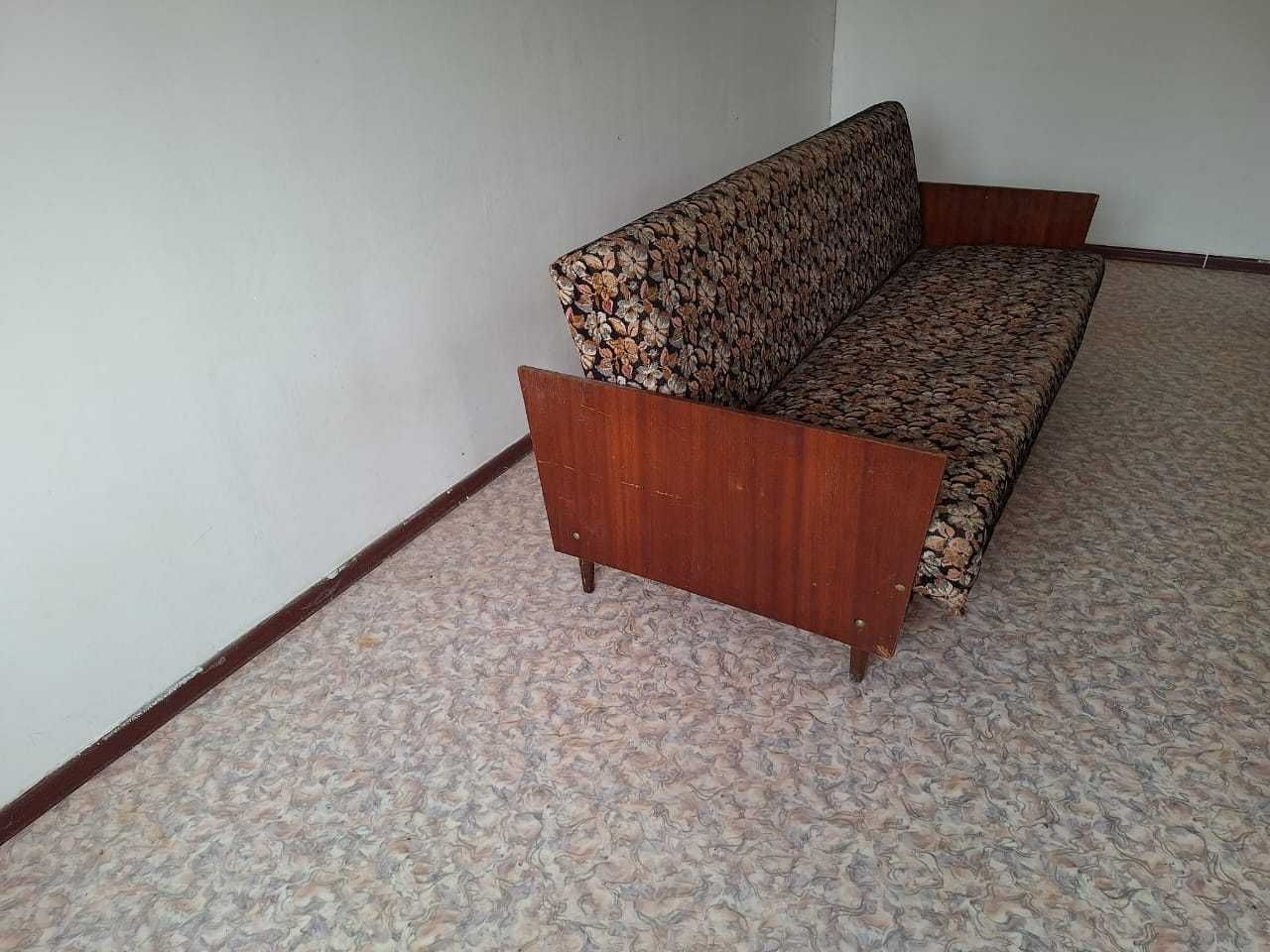 Диван в хорошем состояний.