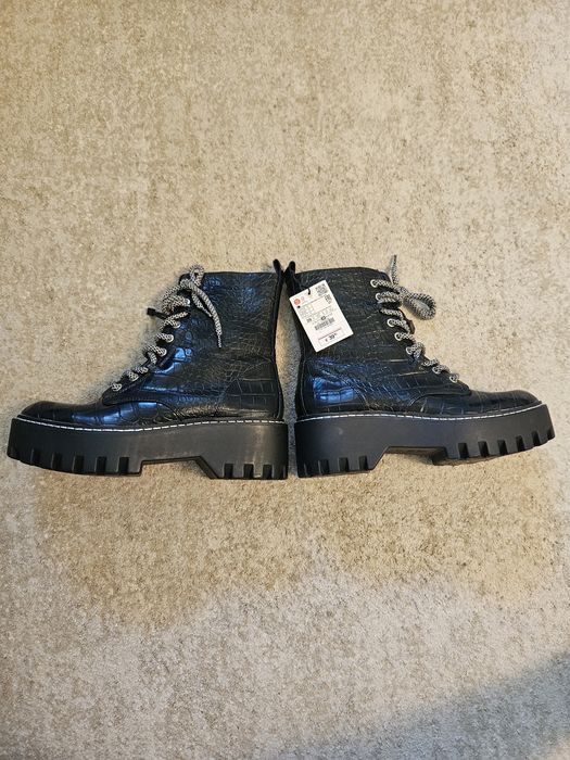 Ghete pana la glezna, Zara negre, marimea 39. Produs nou cu eticheta.