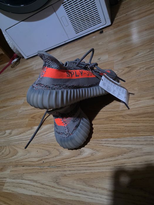 Продавам  Yeezy  42