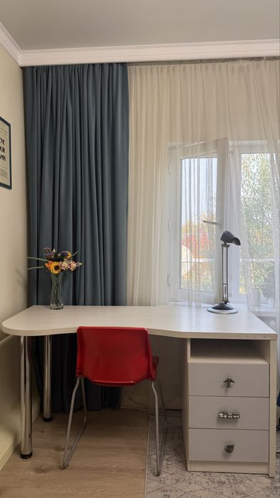 Письменный стол с тумбочкой