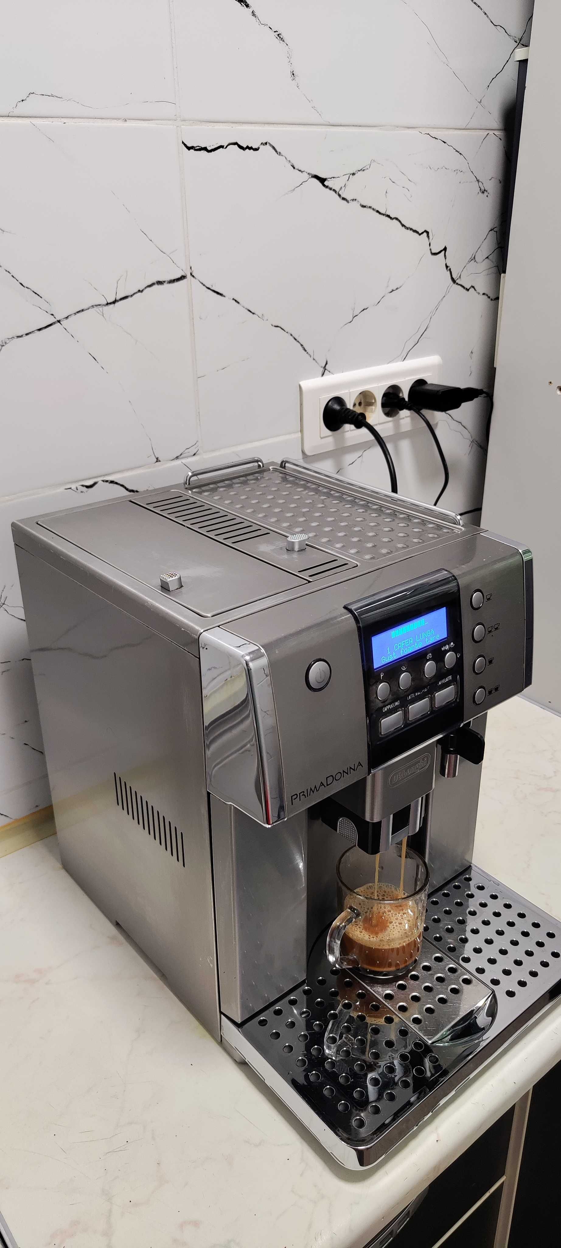 Espressor Automat  DeLonghi PrimaDonna ESAM6620 Aparat cu Cafea Boabe