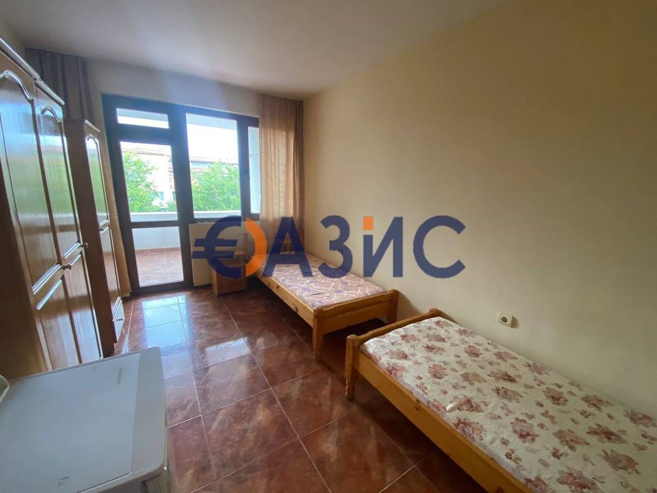 Голям 4-стаен апартамент без такса поддръжка, Слънчев Бряг, България,