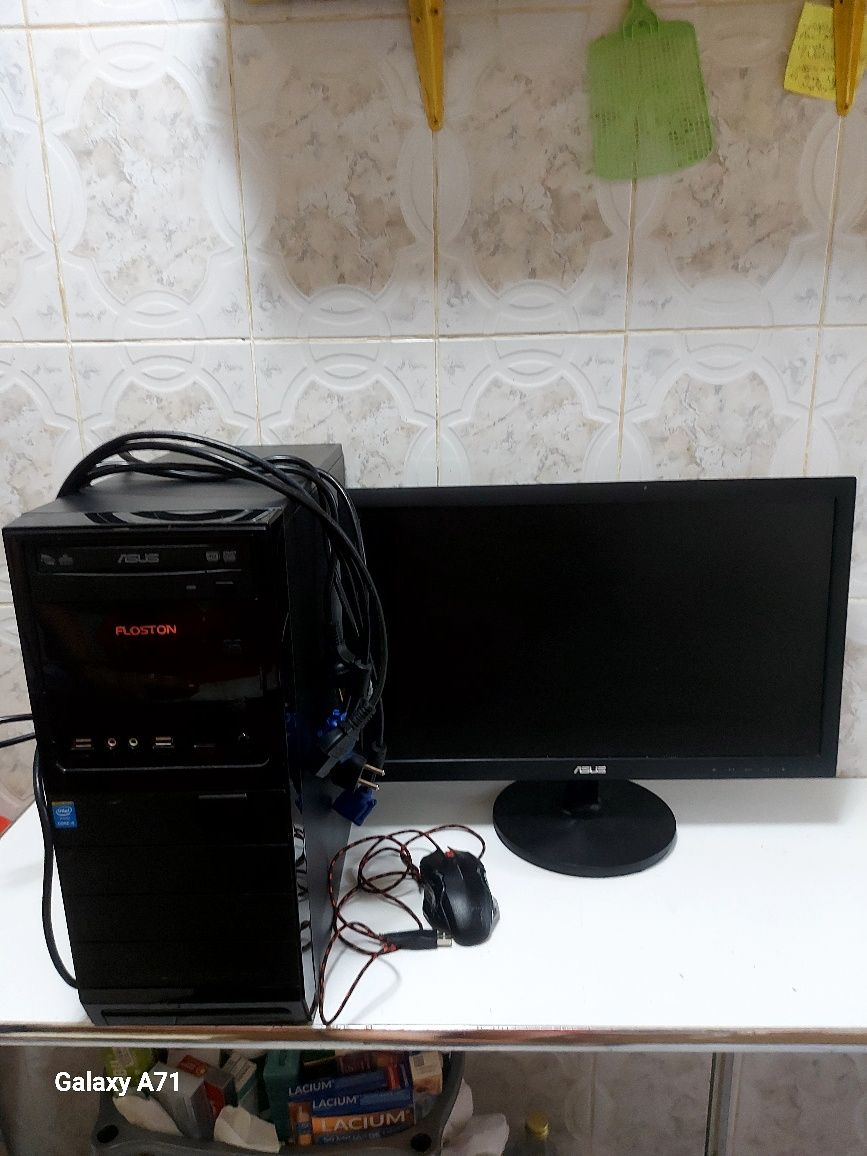 Unitate+monitor+mouse