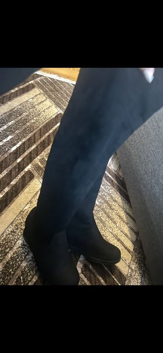 Cizme lungi peste genunchi