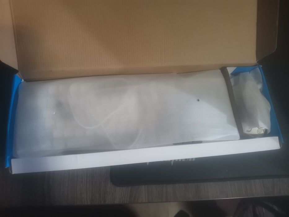 Клавиатура ва мышь сотилади янги коммлект игровой