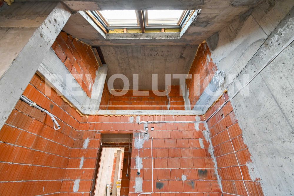 Продава се Тристаен апартамент в София, Малинова долина - 173 кв.м за 1500 €/кв.м - Снимка #2