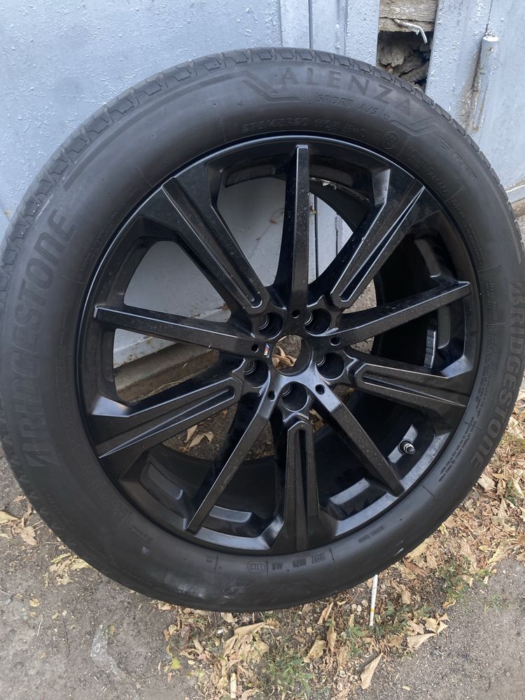 Диск с шинами на BMW X5