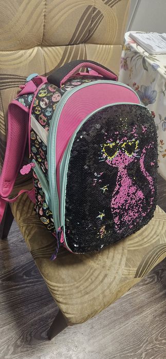 Продам рюкзак для девочки б.у.