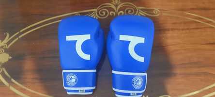 Бокс перчатки Saber 8 размер сотилади.