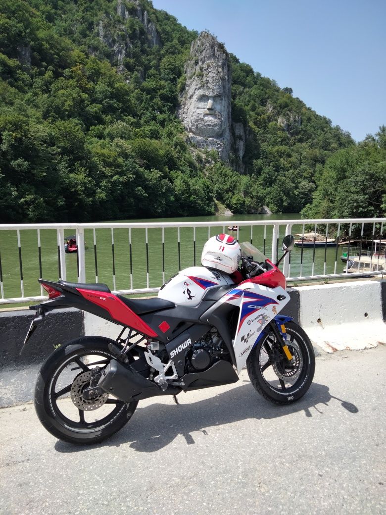 Vând Honda Cbr125