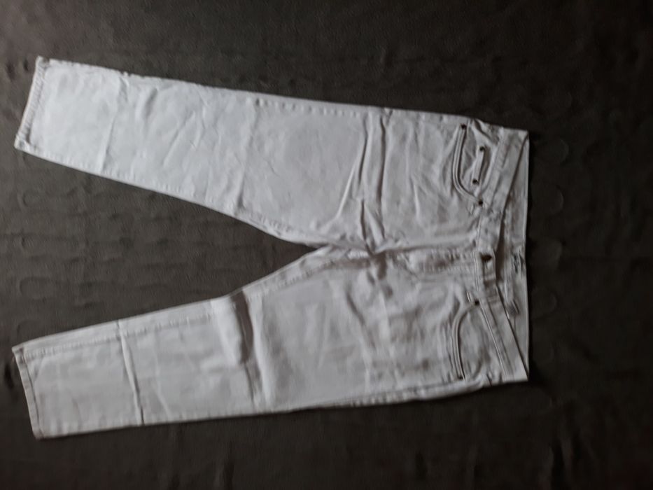 Vand urgent pantalon blugi noi,,firma John-Baner.