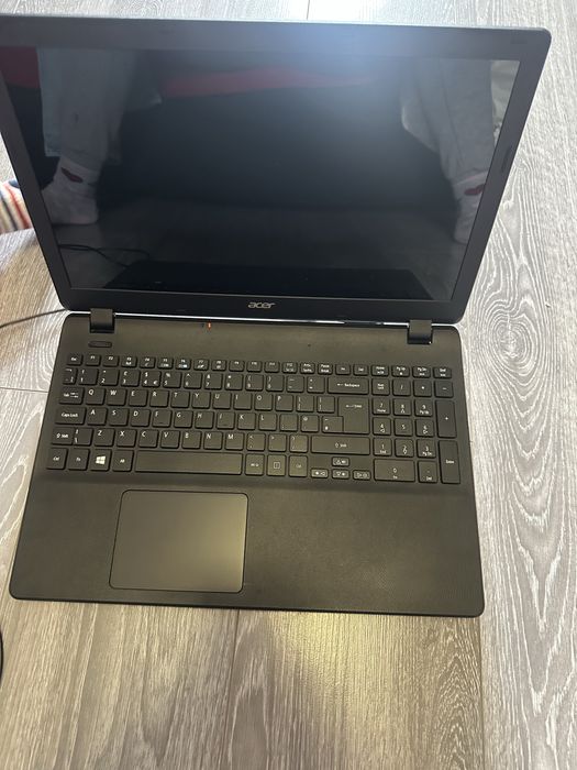 Laptop Acer model Es1-512-C5YW