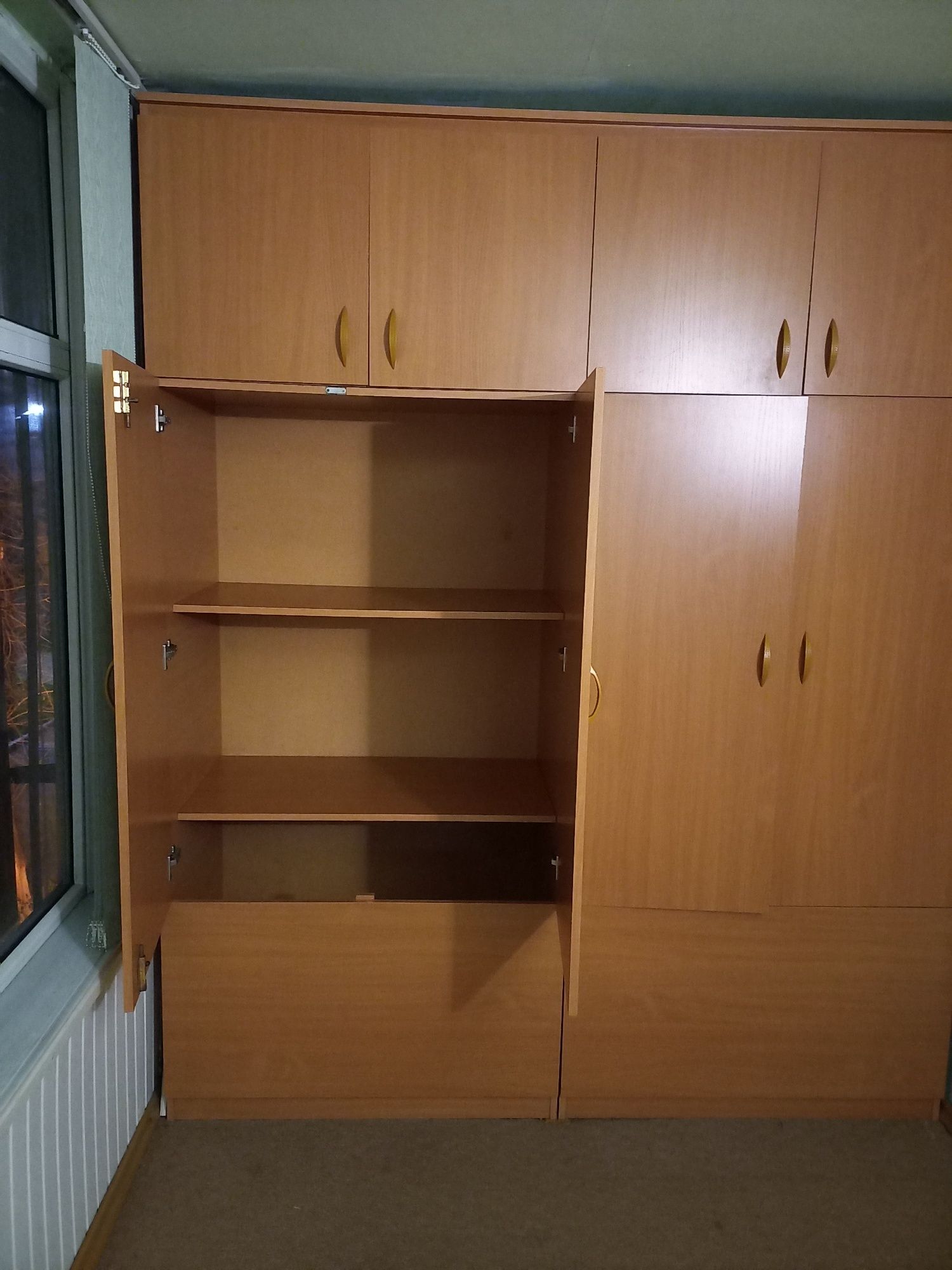 Продам шкаф срочно
