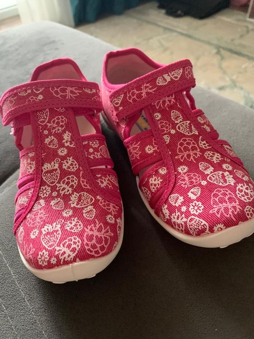 Продам фирменную детскую обувь