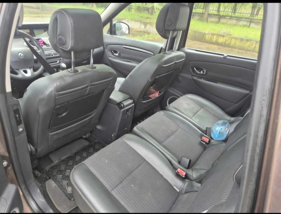 Vând Renault Grand Scenic