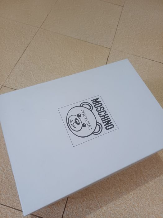 Сникърси Moschino