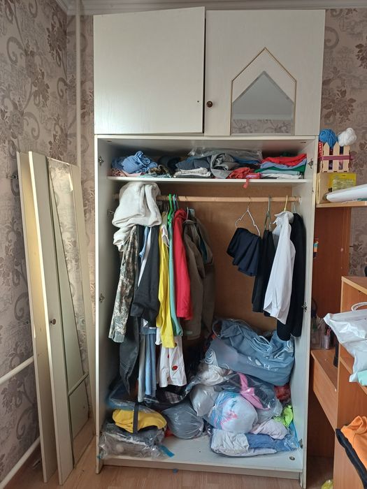 Киім салатын шкаф сатылады