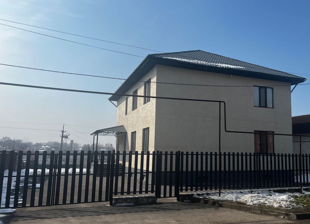 Дом в Каскелене мкрн. Алтын Ауыл, 3 уровня, 332 м2., 8 соток