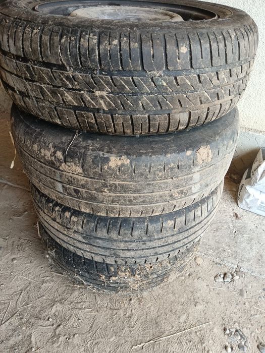 Vând roti de dacia Logan