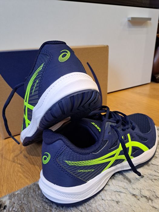 Маратонки Asics ново