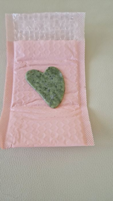 Дамски четки за грим и гуа ша