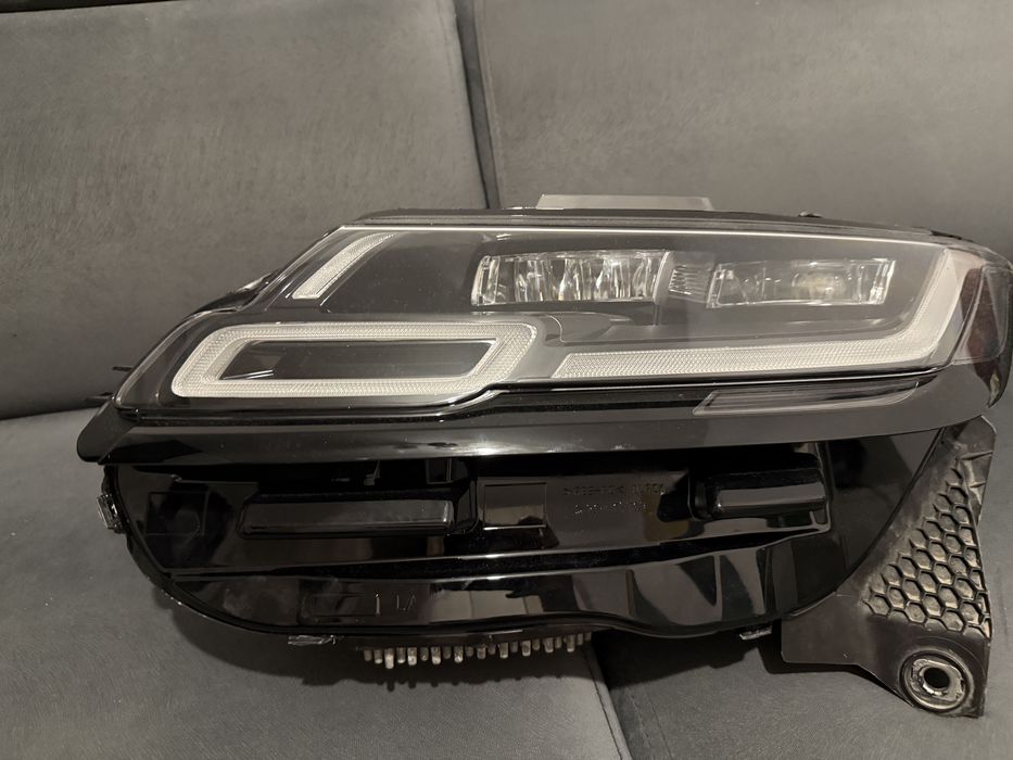 Far stanga range rover velar