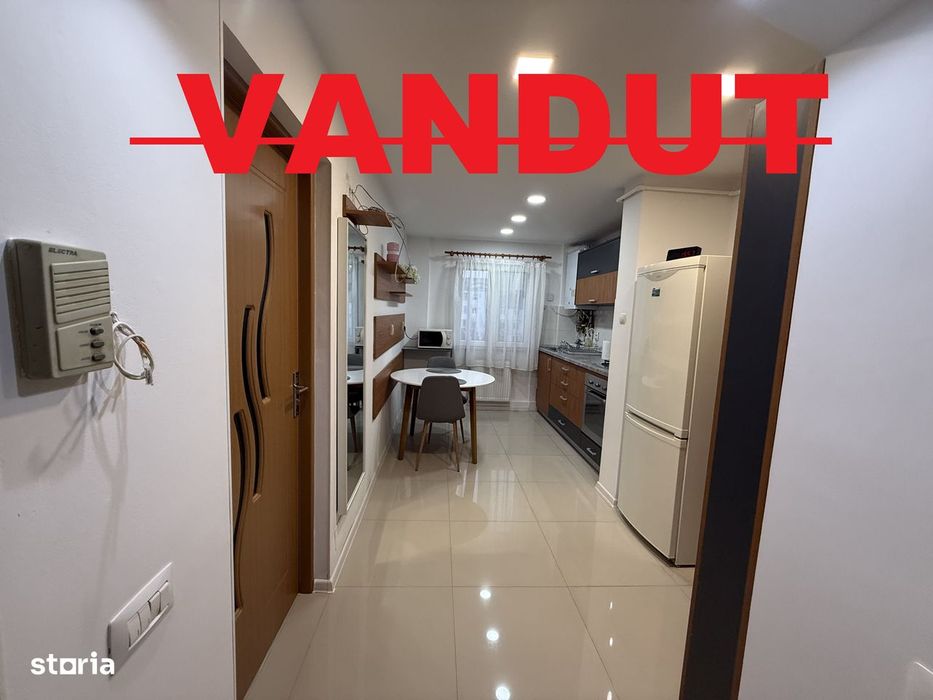vand apartament 3 camere si 2 garaje
