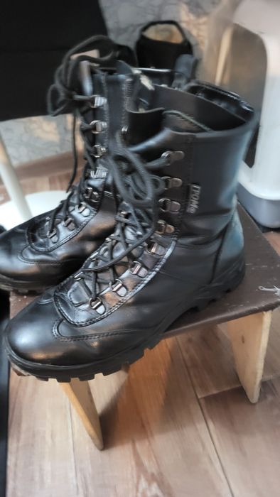 Продам зимние берцы  размер 41  приносил только один сезон