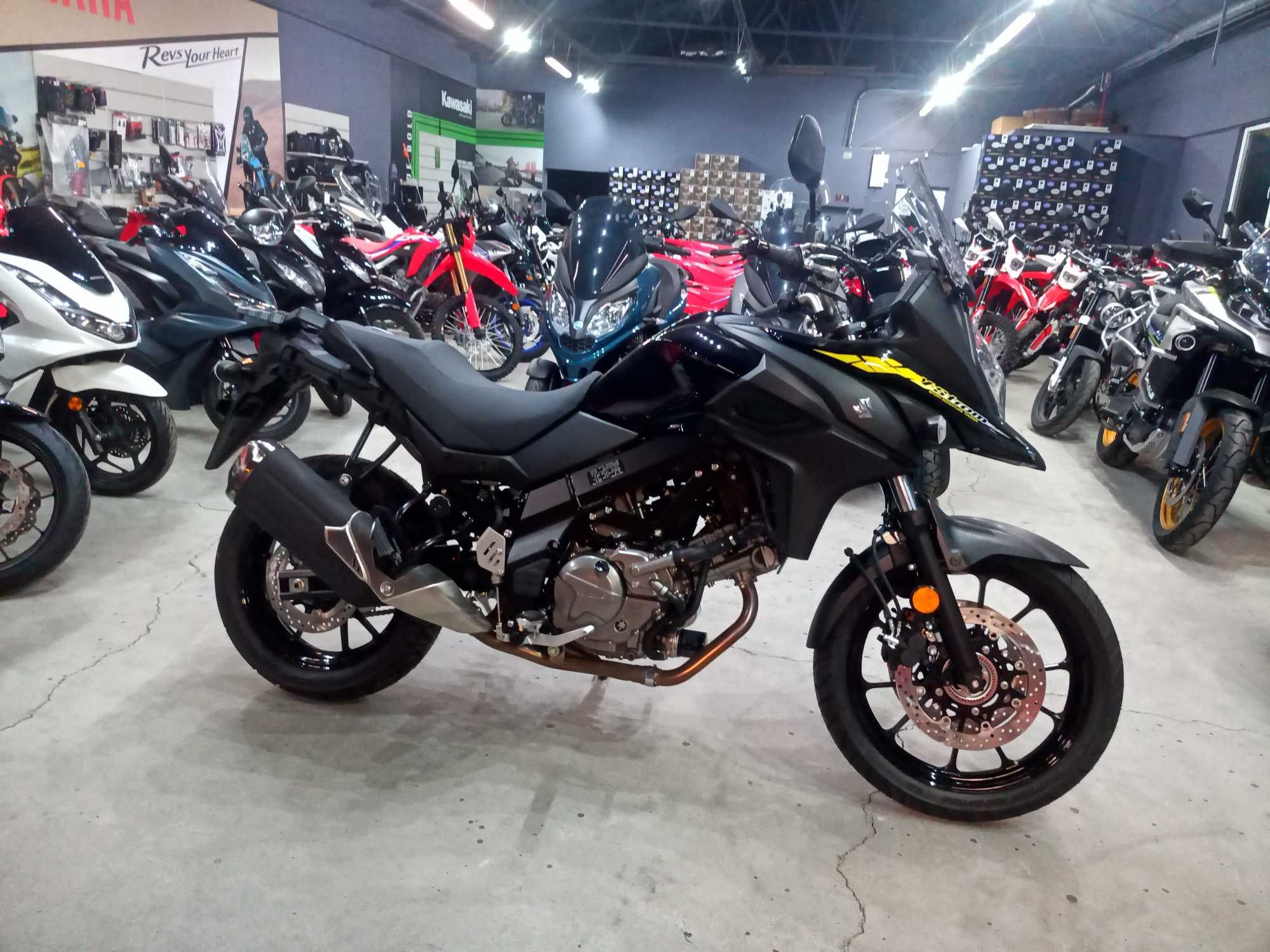 Suzuki DL650A V-Strom M4