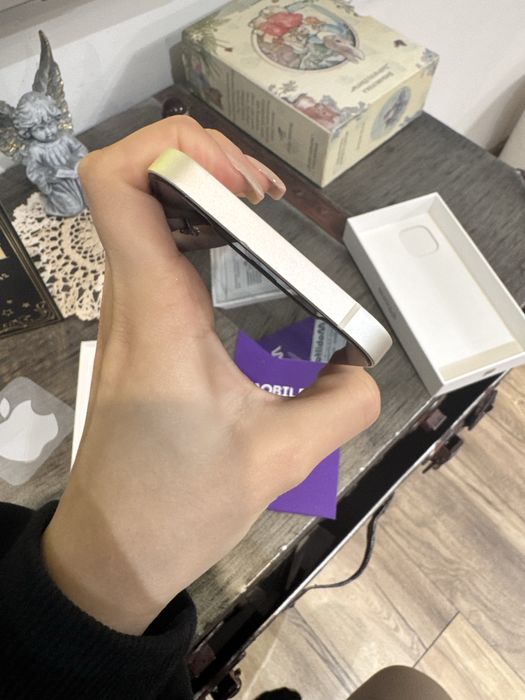 Продавам iPhone 12