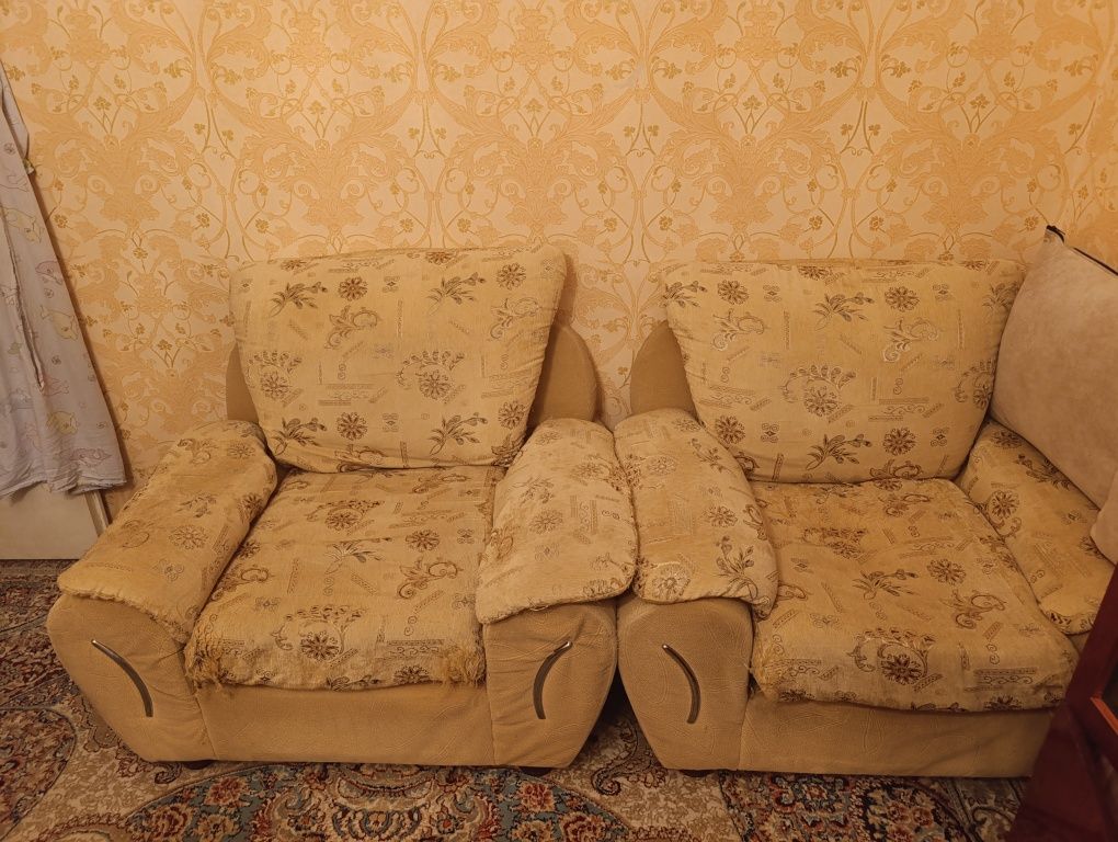 Диван и два кресла