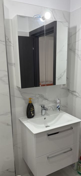 Vand mobilier baie