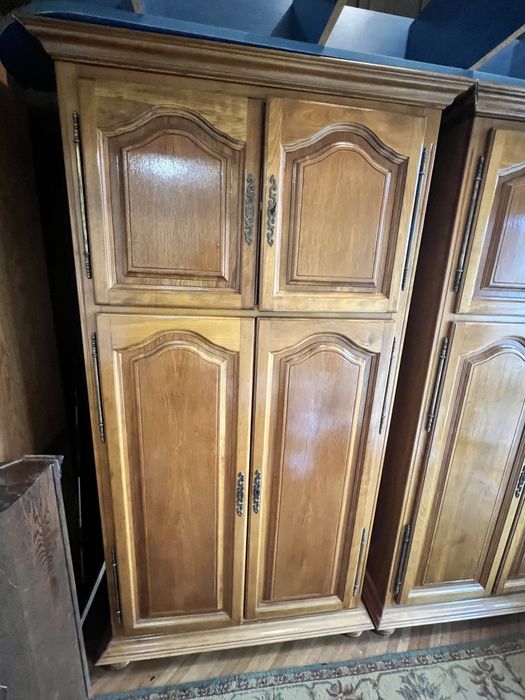 vand 2 dulapuri stejar