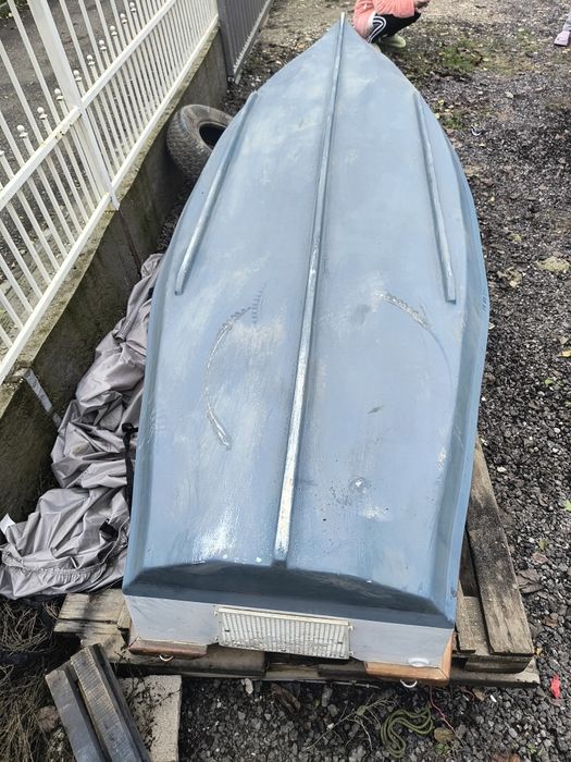 Vând barca  din stejar și fibra