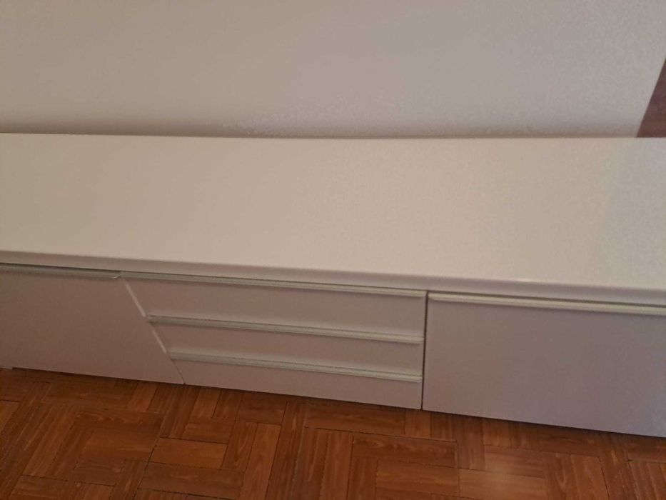 Vând mobilă IKEA folosită, însă bine întreținută