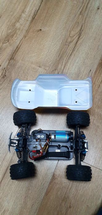 Automodel 2s 1/18 50km/h wltoys a979

Nu are incărcător !

Nu are bate