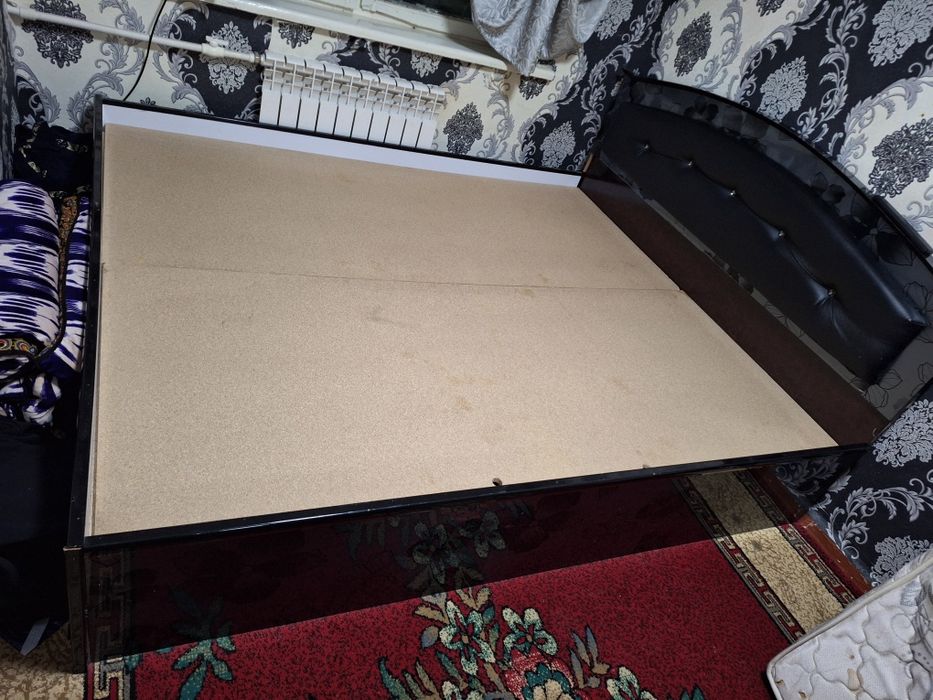 Двуспальная кровать