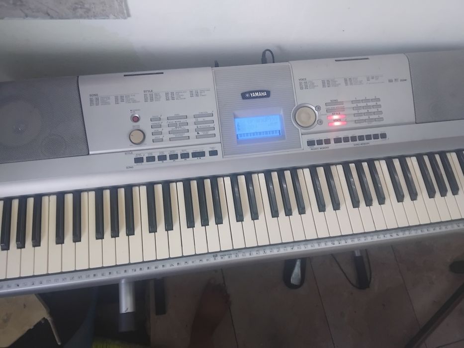 Vând orgă yamaha dgx205 în stare ca noua fără dan sport doar aveniți