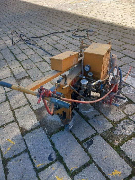 Ръчна машина за пътна маркировка