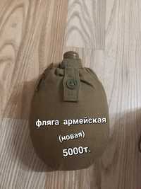 Военный фляга и военный котелок